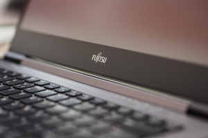 Komputery Fujitsu opcjonalnie mogą być doposażone w chyba niezbędne w każdym przedsiębiorstwie zabezpieczenia (np. moduł TMP), lub czytnik kart, a także wszystkie mogą posiadać wygodny i nowoczesny ekran dotykowy